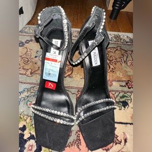 BRAND NEW BLACK STEVE MADDEN HEELS WITH SILVER STUDS
